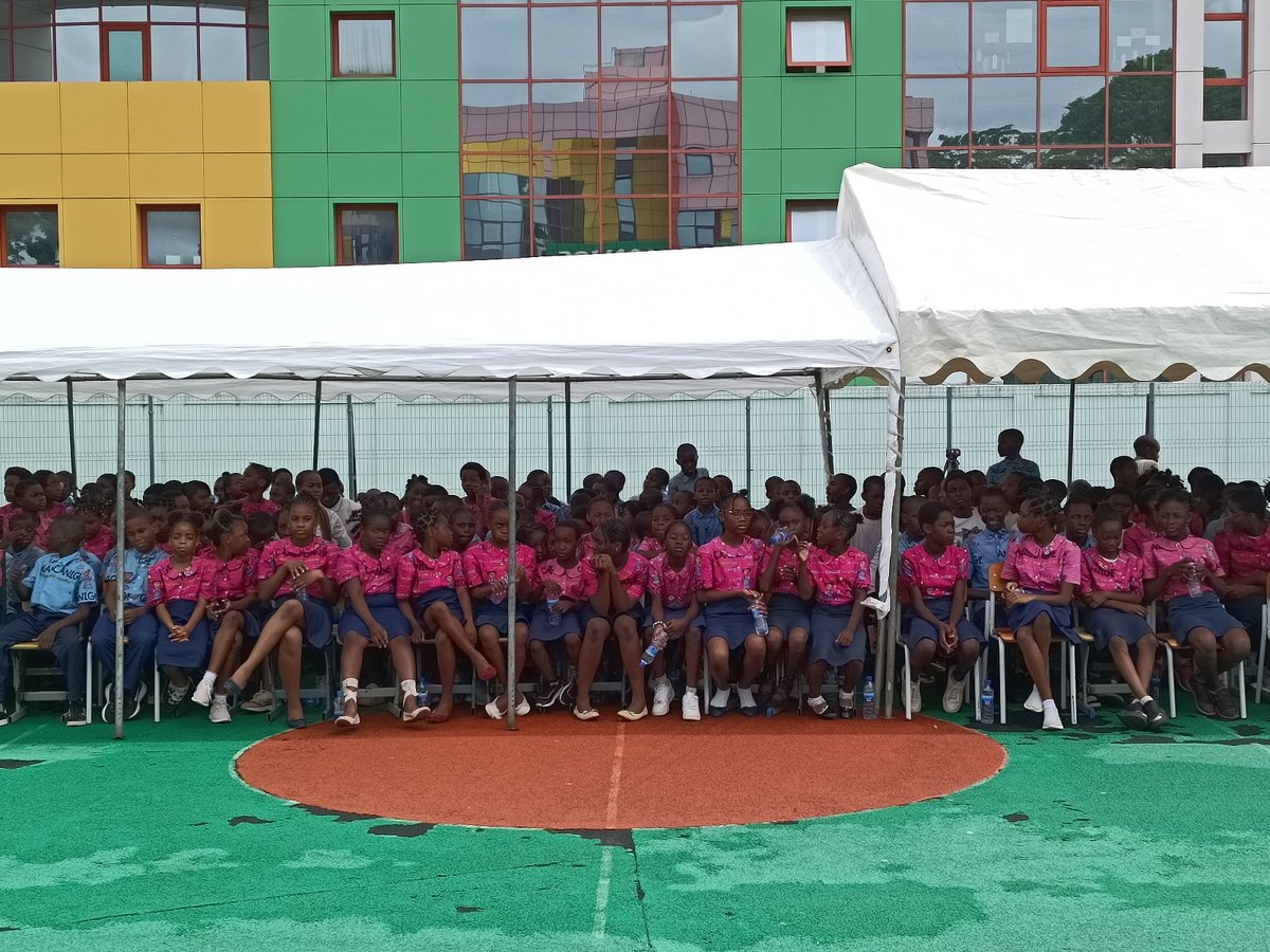 DeConfucio's tweet photo. El instituto Confucio de la Unge celebra El Dia Internacional de chino en el dia 20 de abril. 460 estudiantes y profesores participaron en la actividad,compartiendo la experiencia de aprender chino. https://t.co/ZfC3h0oGLH