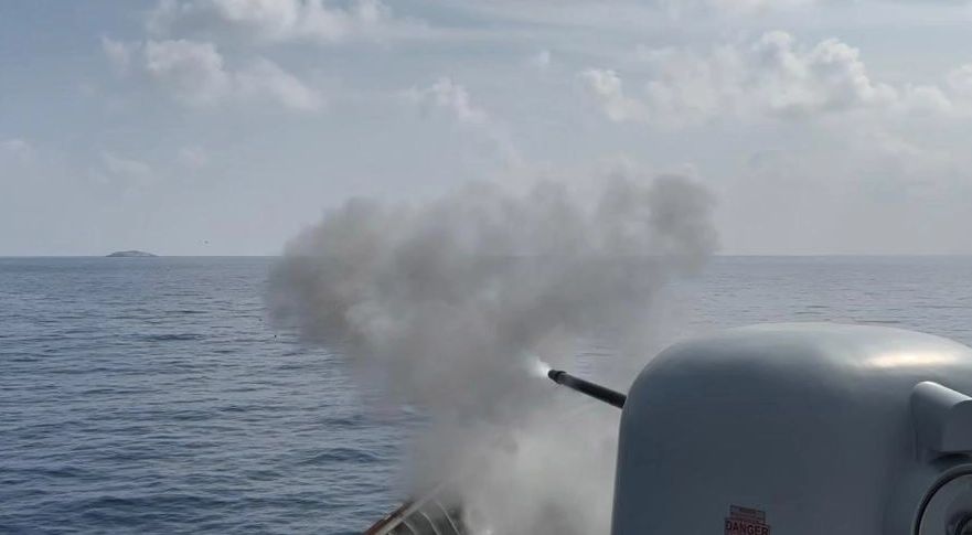 Jatosint's tweet image. 19/4/2023

Indonesian Navy #TNIAL corvette KRI Bung Tomo (357) conducts gunnery exercise in Natuna Sea

#ForwardPresence #GUNEX

📸1st Fleet