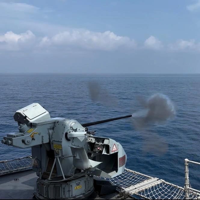 Jatosint's tweet image. 19/4/2023

Indonesian Navy #TNIAL corvette KRI Bung Tomo (357) conducts gunnery exercise in Natuna Sea

#ForwardPresence #GUNEX

📸1st Fleet
