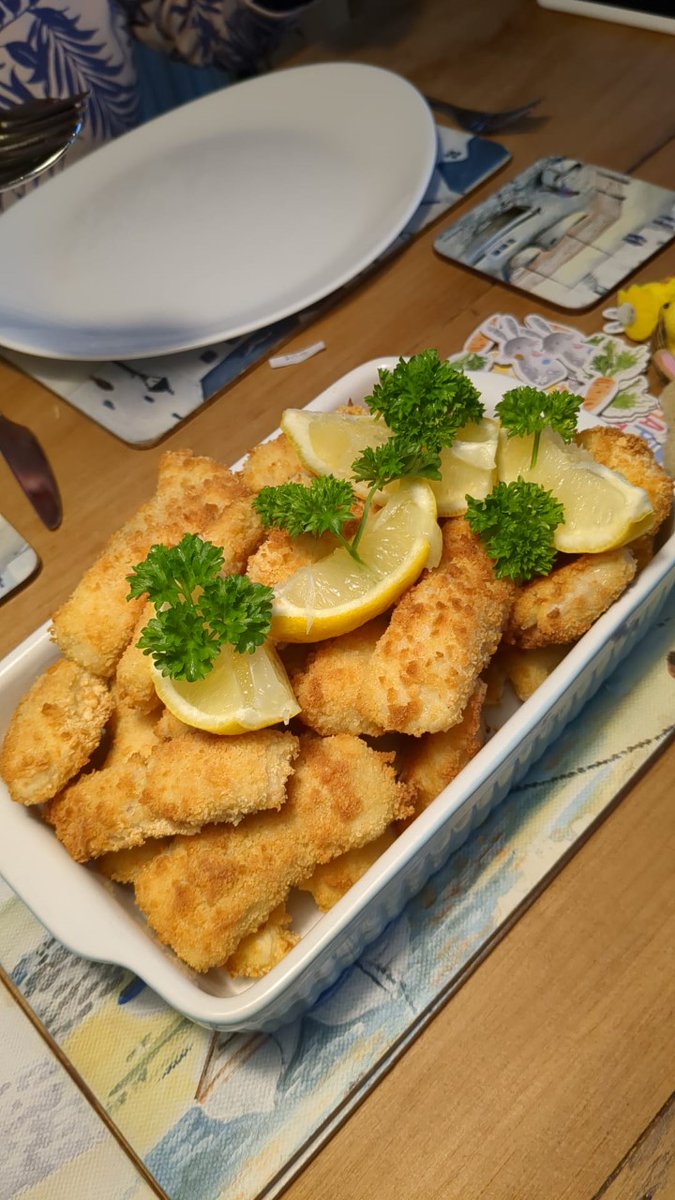Tranby_Food's tweet photo. Year 7 pupil Jack adapted some recipes he learned at @Tranby_school to make them gluten-free. He cooked these over Easter for his family. Well done Jack! Gluten-free cookery isn't always easy, but it looks like you've perfected it! Fish goujons,  risotto and cookies #nutrition https://t.co/gLeaocJw6f