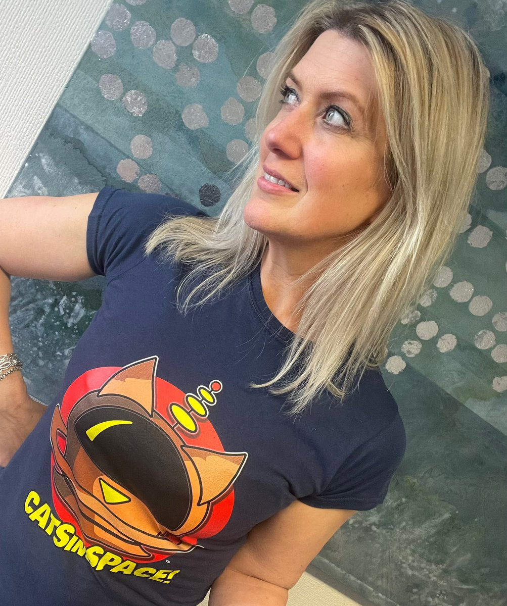 FeeebsC's tweet photo. #bandteefriday and new tees from @CATSinSPACEband with the #retropod design! Which to wear…?!?!
If you fancy ordering a tee, the link is here…https://t.co/TkU8BPwehP https://t.co/hdtaKjcP9q
