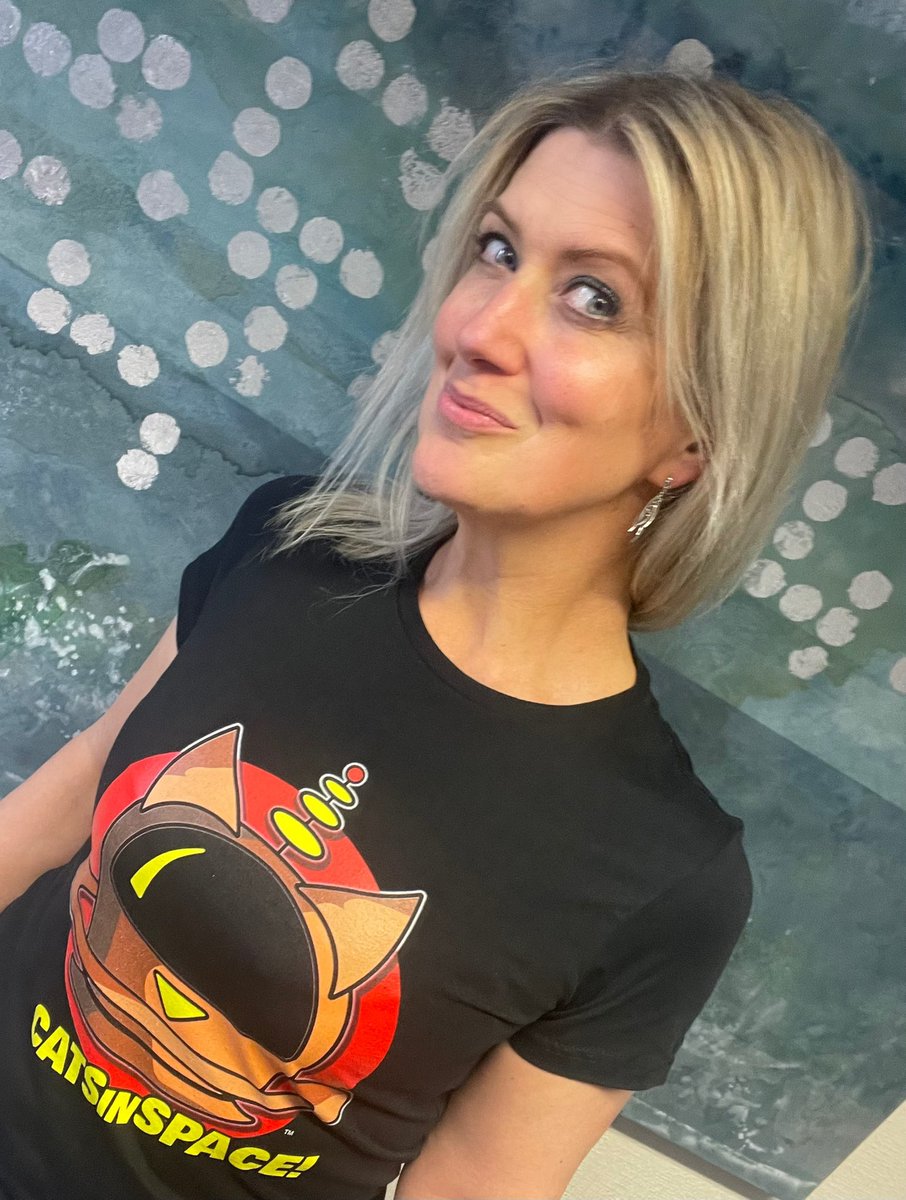 FeeebsC's tweet photo. #bandteefriday and new tees from @CATSinSPACEband with the #retropod design! Which to wear…?!?!
If you fancy ordering a tee, the link is here…https://t.co/TkU8BPwehP https://t.co/hdtaKjcP9q