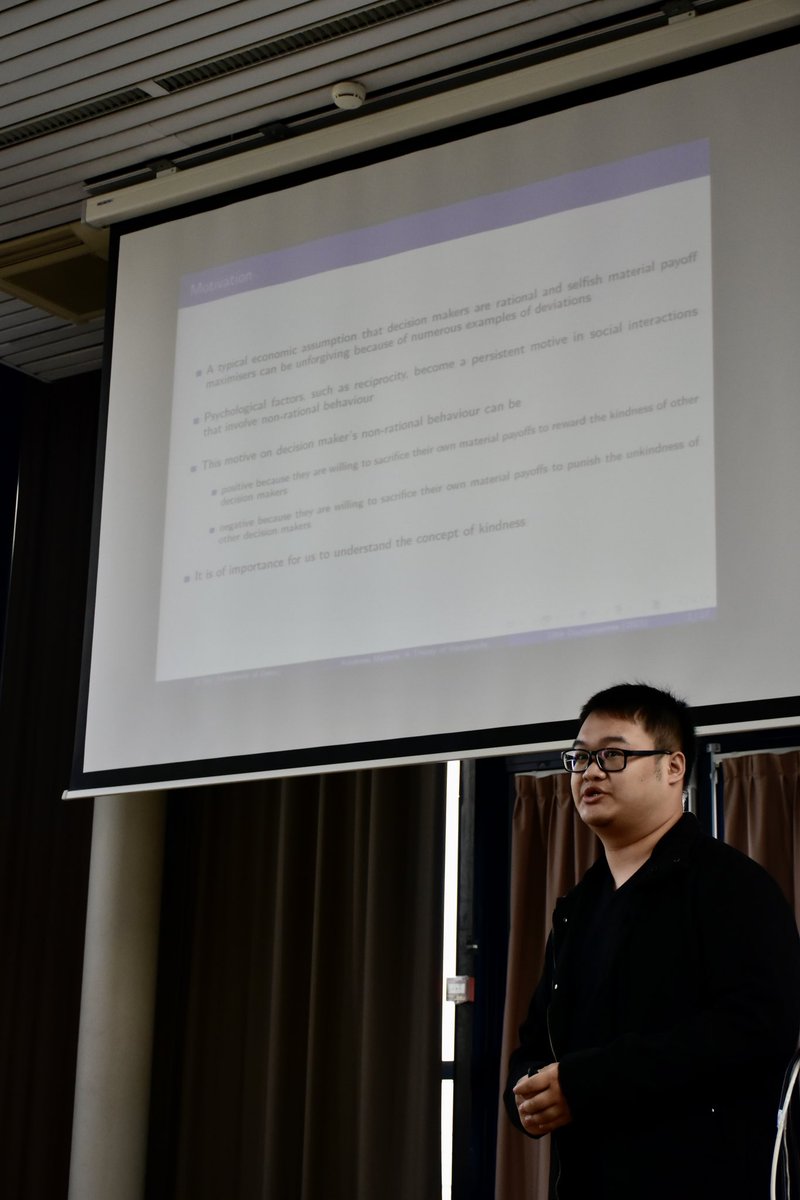 Kicking off the 18th Doctorissimes 2º day! #EconTwitter

We start the Theory session. Yi Shi (<a href="/UoE_Economics/">Uni Essex Economics Dept</a>) develops a theory of reciprocity: 

incorporating views about what payoffs other people can and should receive, where decision-makers weigh diff inequality outcomes