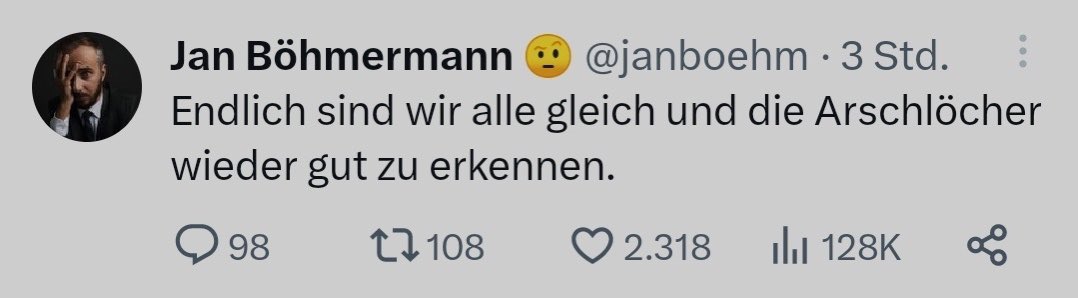 Buurmann's tweet photo. Wenn Kapitalisten ihr Produkt nicht verkauft bekommen, verbessern sie es. Wenn Sozialisten ein Produkt nicht verkauft bekommen, zwingen sie die Leute, es zu finanzieren. Twitter kann ich freiwillig finanzieren, für Jan Böhmermanns Show jedoch muss ich Geld geben. Das ist der Unterschied. Und das ist auch der Grund, warum Jan Böhmermann die Freiwilligkeit, die Freiheit und die Souveränität des Konsumenten verabscheut und schlecht redet. Für ihn sind Elon Musk und seine Kunden, also Menschen, die anderen Menschen die Freiheit der Medienwahl lassen, „Arschlöcher“. Böhmermann lobt und lebt vom Zwang, von der Gewalt und der Entmündigung des Bürgers, souveräne Entscheidungen in Medienfragen zu fällen. Er akzeptiert kein Nein. Stattdessen sagt er jenen, denen Gewalt angetan wird, es sei nur zu ihrem Besten. Er ist ein Aristokrat, der von Gleichheit faselt und seine Kleider vom Volk bezahlen lässt, während er jeden anständigen Schneider zum Arschloch erklärt.