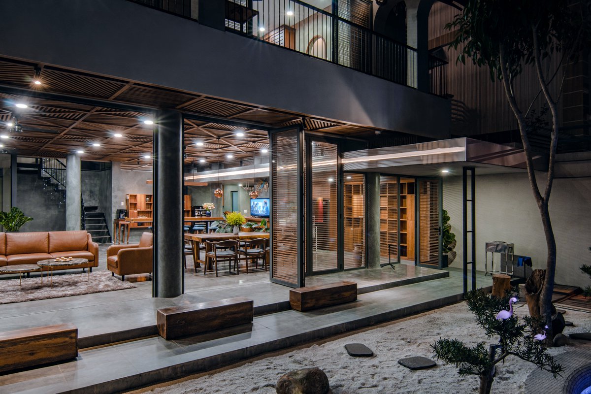 SydoCorp's tweet photo. porch at night
|NHV Villa|
see more: https://t.co/dHIIIzuucP

#Sydocorp #architecture #view #house #decor #interiordesigner https://t.co/CqX5d04Mcj