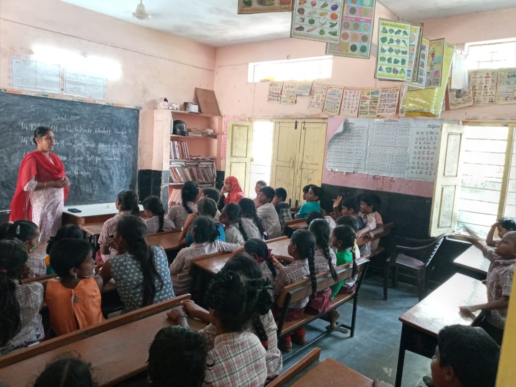 MalkajgiriCop's tweet photo. Today @sheteams_rck of Kushaiguda division conducted an #awareness program about #SheTeams, #CyberCrime, #HumanTrafficking, #GenderSensitisation, #CCTVCameras, #ChildMarriages, #Good_Touch and #Bad_Touch at MPP School, Neredmet of @neredmetps limits. https://t.co/Bay6kQYuNN