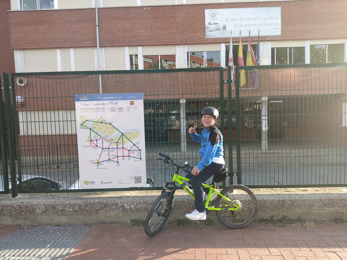 Primer “Viernes Bici” y algunos como 
Alejandro con su máquina al cole y prontito. ¡Bravo! 
#viernesbici #proyectostars