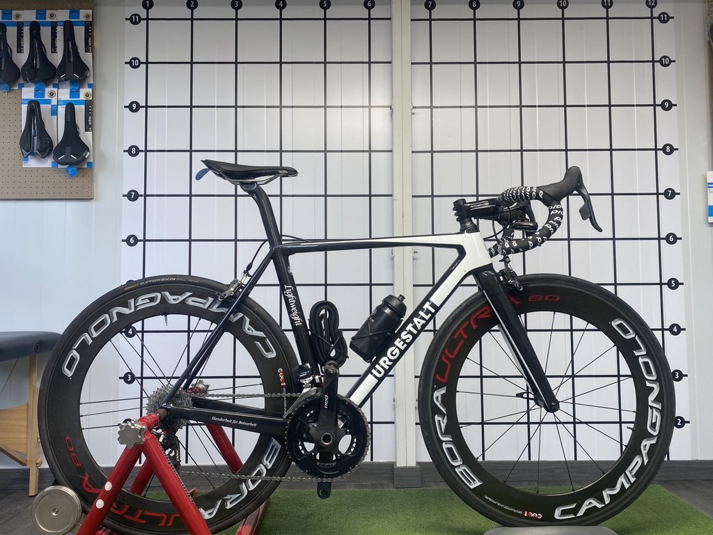 OSBiomecanica's tweet photo. ¡Como nos gusta hacer biomecánicas a estos aviones! #lightweight #biomecanica #estudiobiomecanico https://t.co/ItmRjGCsXT