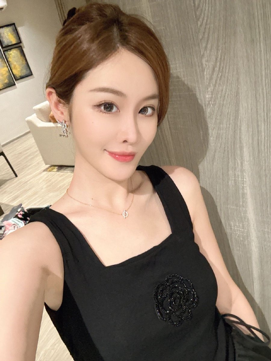 weiwei1279's tweet photo. 永远年轻，永远好听 https://t.co/y1Ld05Jnbl
