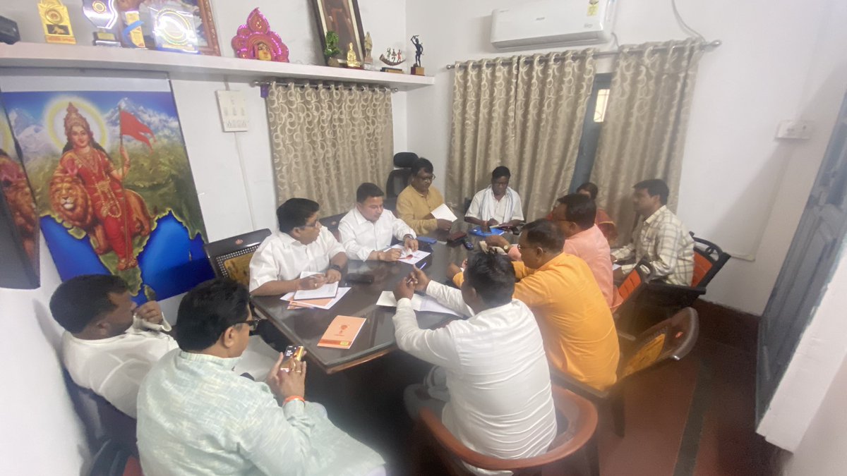 JyotirmayBJP's tweet photo. Sharing glimpses of the Core Committee Meeting of @purulia_bjp at MP Office Purulia today. https://t.co/tT5BqhDgg6