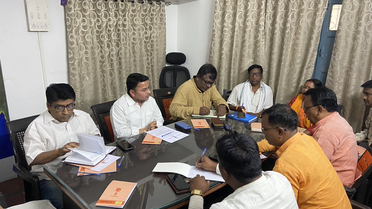 JyotirmayBJP's tweet photo. Sharing glimpses of the Core Committee Meeting of @purulia_bjp at MP Office Purulia today. https://t.co/tT5BqhDgg6