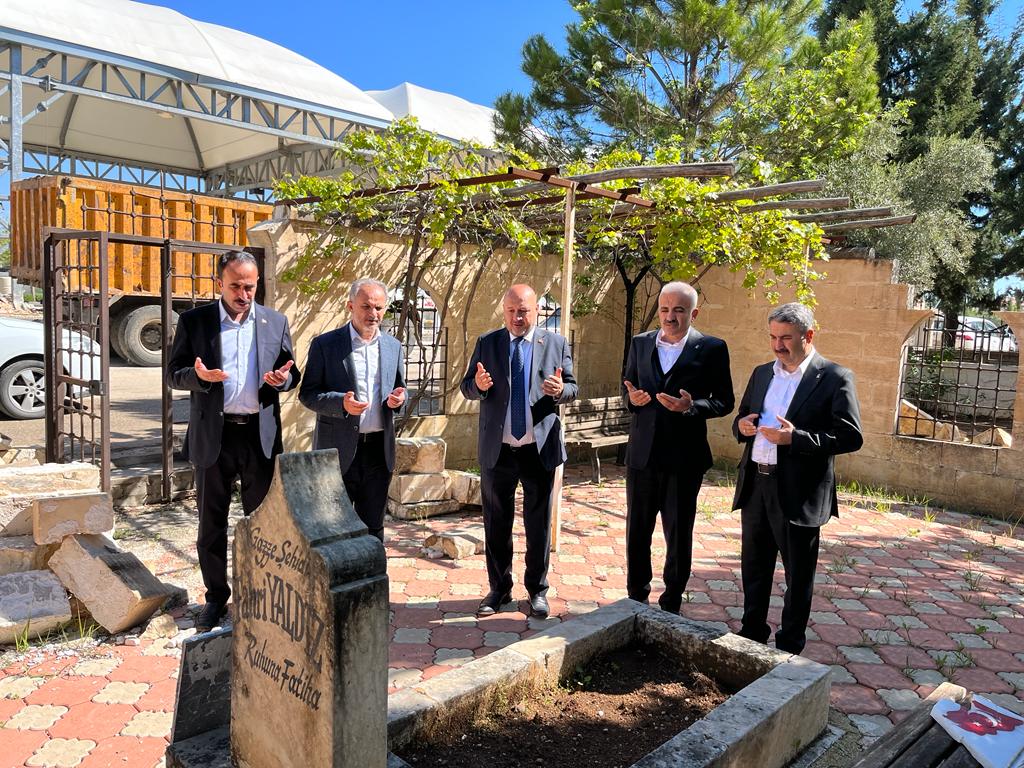 📍Adıyaman Şehir Mezarlığı

Kabirleri ziyaret etmek insana ölümü ve ahireti hatırlatır, ibret almasını sağlar.

Depremde hayatını kaybeden vatandaşlarımız başta olmak üzere cümle geçmişlerimize Allah'tan rahmet diliyorum.

Mekanları cennet olsun. 

<a href="/Akparti/">AK Parti</a> <a href="/RTErdogan/">Recep Tayyip Erdoğan</a>