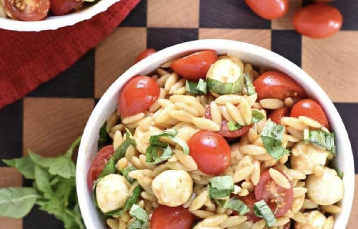 SaposyPrincesas's tweet image. 🥙 ¡Llega la época de las #ensaladas! Hoy te damos 4 ideas para preparar ensaladas de pasta originales y fáciles para todos los gustos.

Una #receta estupenda para comer o para cenar, podemos dejarlas preparadas el día anterior,

tinyurl.com/25q5a56p