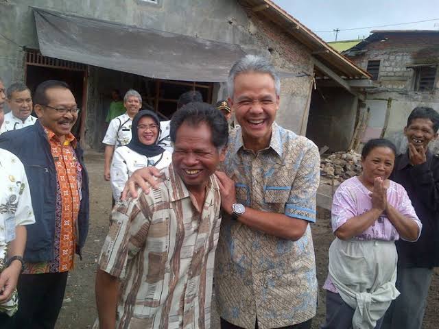 JhonSitorus_18's tweet photo. Memilih Ganjar bukan sekadar memilih pemimpin

Memilih Ganjar adl MEYAKINKAN bahwa bangsa ini tetap dipimpin oleh ANAK KANDUNG RAKYAT

Memilih Ganjar sekaligus MEMASTIKAN bangsa ini tidak dipimpin oleh REKAM JEJAK HITAM dan pengusung POLITIK IDENTITAS

#GanjarAdalahKita https://t.co/T9IeJUhI6f