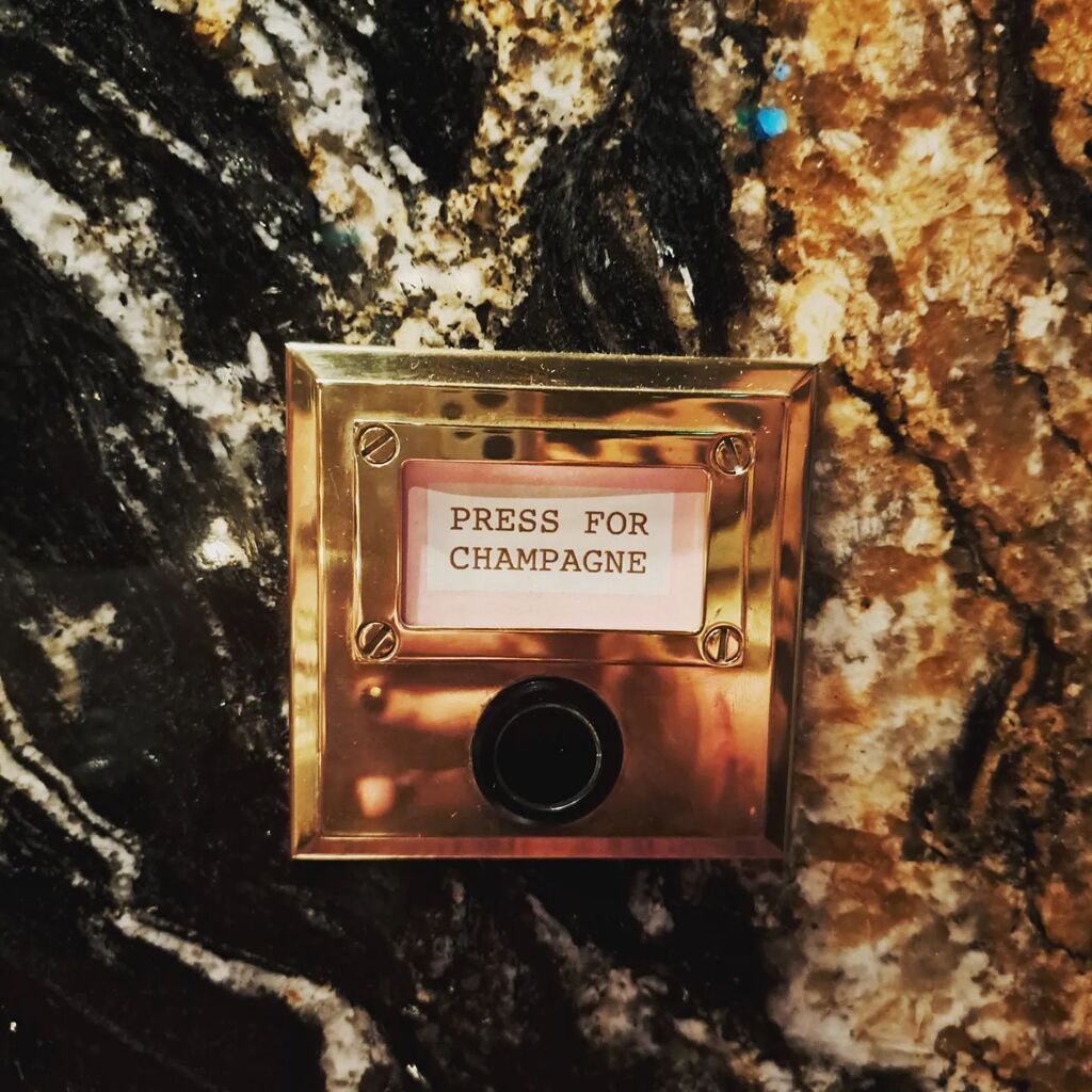 Incredible dinner <a href="/bobbobricard/">Bob Bob Ricard</a> instagr.am/p/CrSjEyYKyP3/