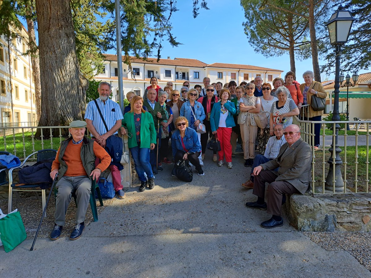 MontepioAst's tweet photo. La Asociación #LosCandiles/Oviedo finalizó su estancia Salud&Bienestar #TermalismoGrupos en #BalnearioLedesma💧 con elogios por parte de su presidente José Antonio Gutiérrez hacia estos días felices en las termas del Tormes 🙌 #Gracias por seguir confiando en nuestro #EquipoBL💙 https://t.co/NLrOJsK1Os