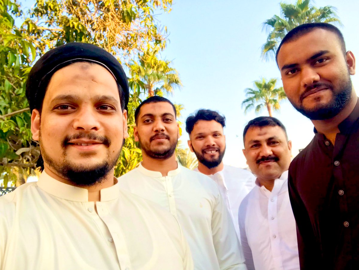 HammadMumer's tweet photo. عید کا دن تھا یار ملے یاروں  

   کو ہم بے وطن تھے ج��ملے دیواروں کو https://t.co/XKnbi517hs