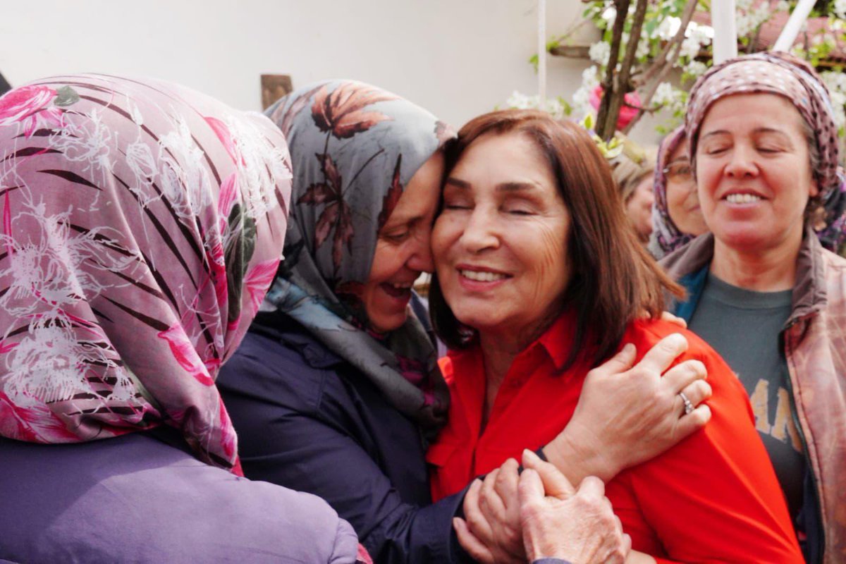 Skilicdaroglu's tweet photo. Kadınların güçlü, çocukların mutlu olduğu gelecek çok yakın. Hep birlikte neşeyle kutlayacağımız nice bayramlara kavuşmak dileğiyle Ramazan Bayramımız kutlu olsun. 🌸 https://t.co/qGgLm6FSCu