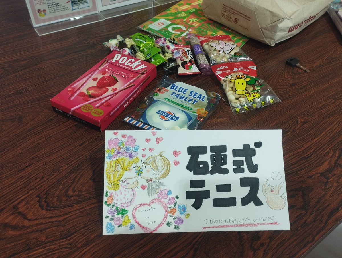 nwutennis's tweet photo. 茶話会開催中です！
お菓子もあるので、気軽に参加してください🩷 https://t.co/qFRQnqEKuG