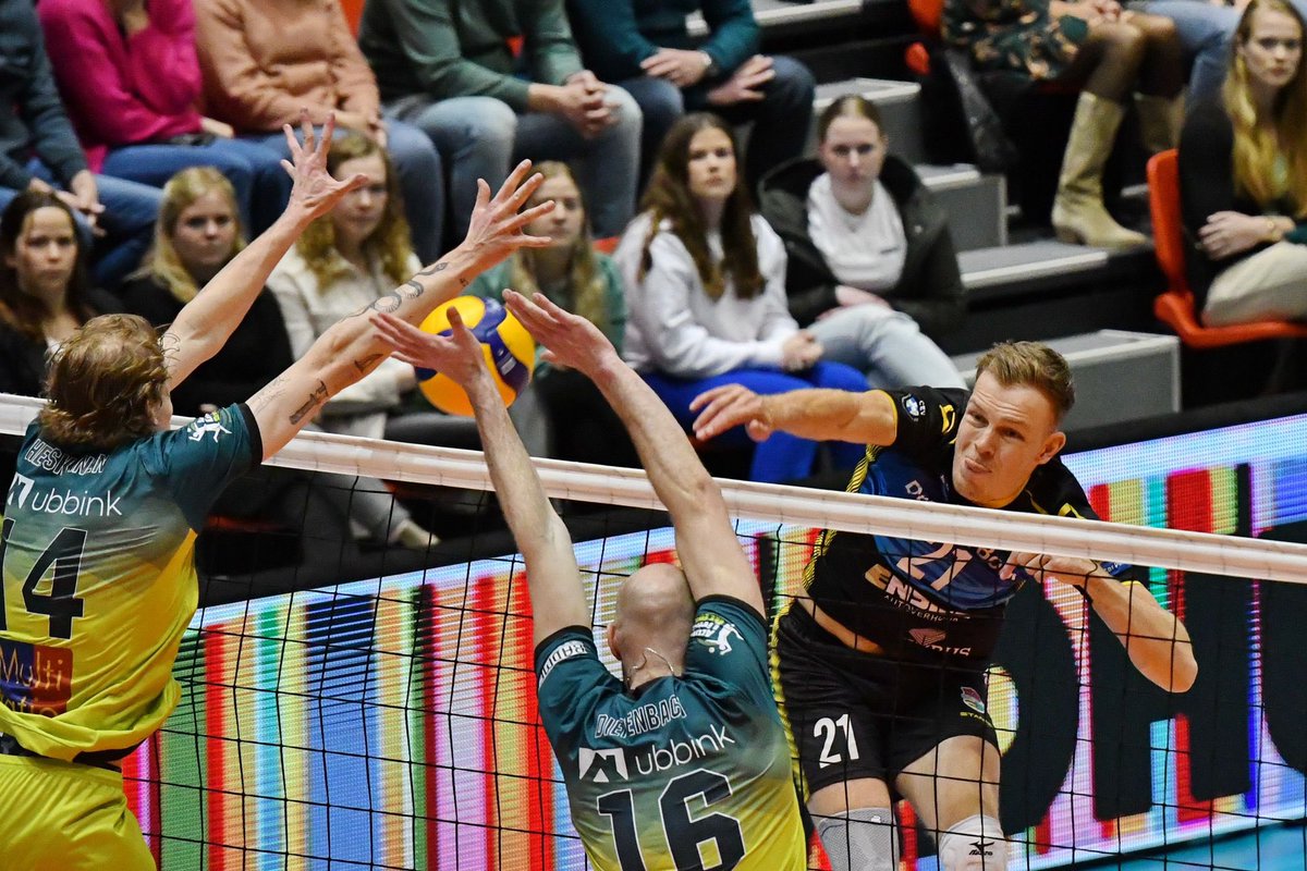 IJzersterk Draisma Dynamo neemt 1-0 voorsprong in finaleserie: draismadynamo.nl/ijzersterk-dra…

<a href="/volleybalnl/">Volleybal</a> <a href="/nevobo/">Nevobo</a>