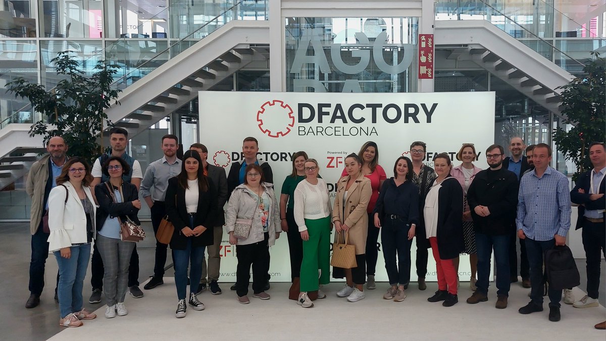 DFactoryBCN's tweet photo. La Fundació i2CAT (@i2CAT) ha tenido la oportunidad de realizar una visita guiada en nuestras instalaciones dentro del marco del proyecto @SMARTY_EU 💯

¡Ha sido un placer!💥 https://t.co/HAtnOQN3eP