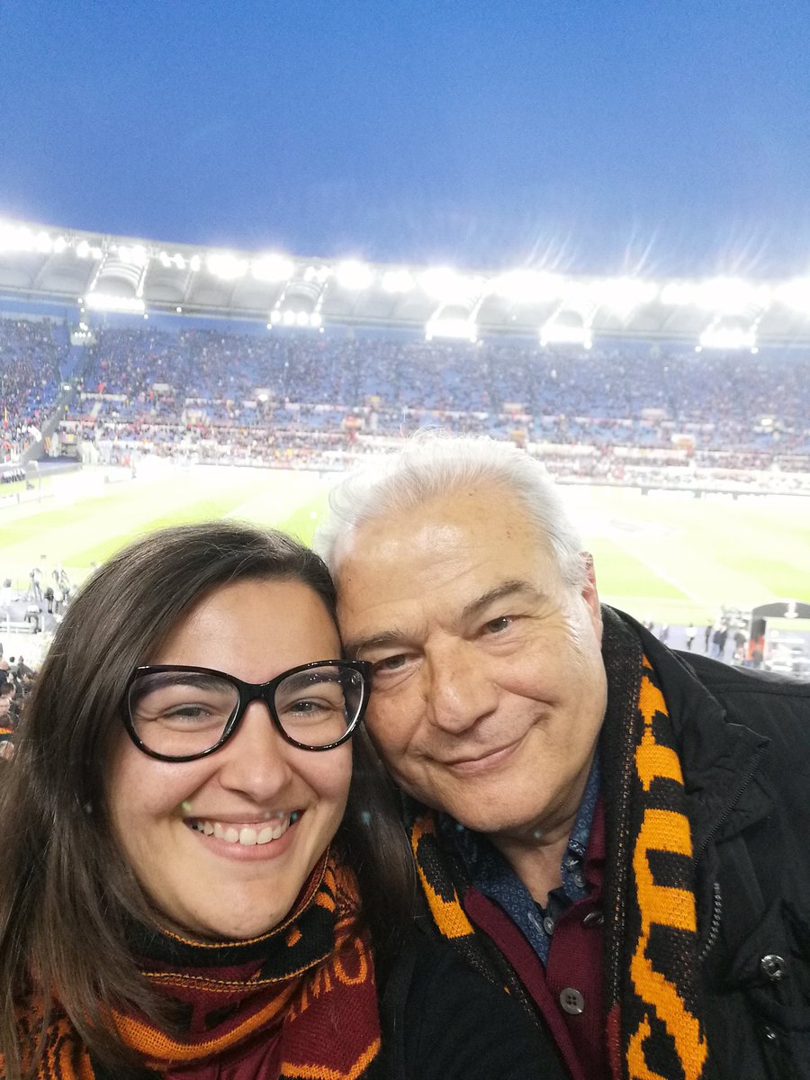 bmartina91's tweet photo. LA ROMA SI E IL FEYE NO

Una notte magica in uno stadio da brividi. GRAZIE ROMA e GRAZIE @SociosItalia per aver fatto vivere a me e mio padre un'esperienza unica, da ricordare.

#RomaFeyenoord
#bemorethanafan https://t.co/1BTvaWrY0P
