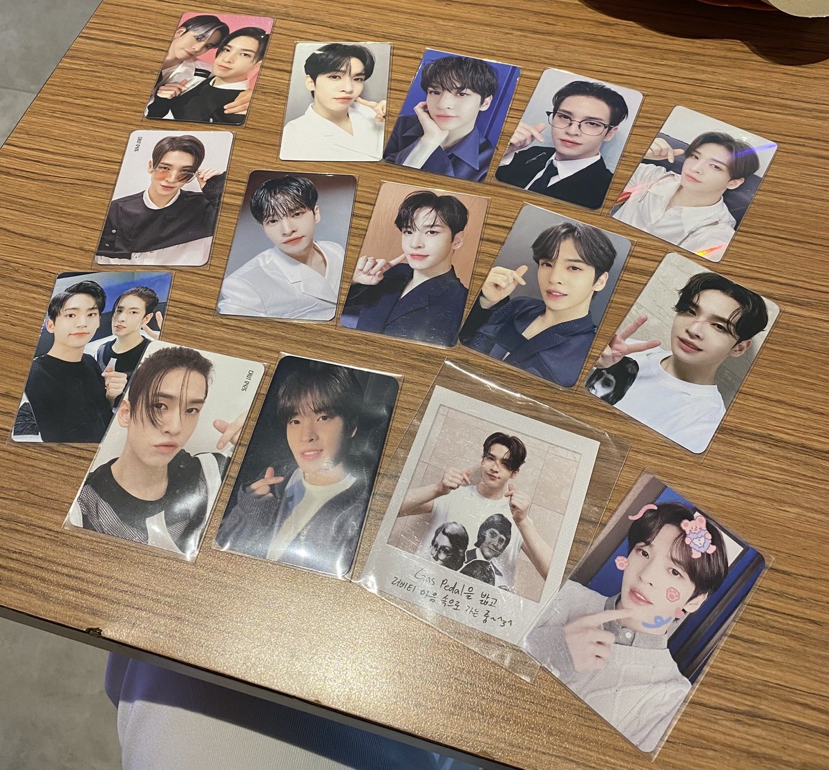 ejs712's tweet photo. Day 22 of #30DaysWithAllen challenge to celebrate his upcoming birthday🐧
Tbh, I can’t choose which Allen’s pc that I love the most. These are my favs and mostly from The Awakening: Written in the Stars album, because for me Allen looks the best during that era.🤍 #Cravity https://t.co/7c3qmlPJSk