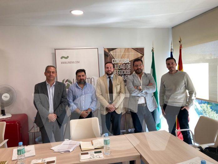 El delegado de Industria se reúne con empresarios de UNIEMA, la Asociación de la Madera y el Mueble de Córdoba 
buff.ly/3KTQX00