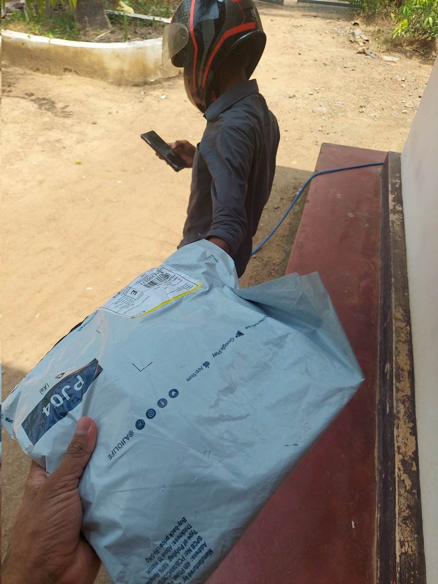 JunaidJunuwdr's tweet photo. @AJIOLife #thankyu.. It arrived. Sorryy for the inconvenience Ajio. Happy eid to you and your family https://t.co/g7dDppC4xY