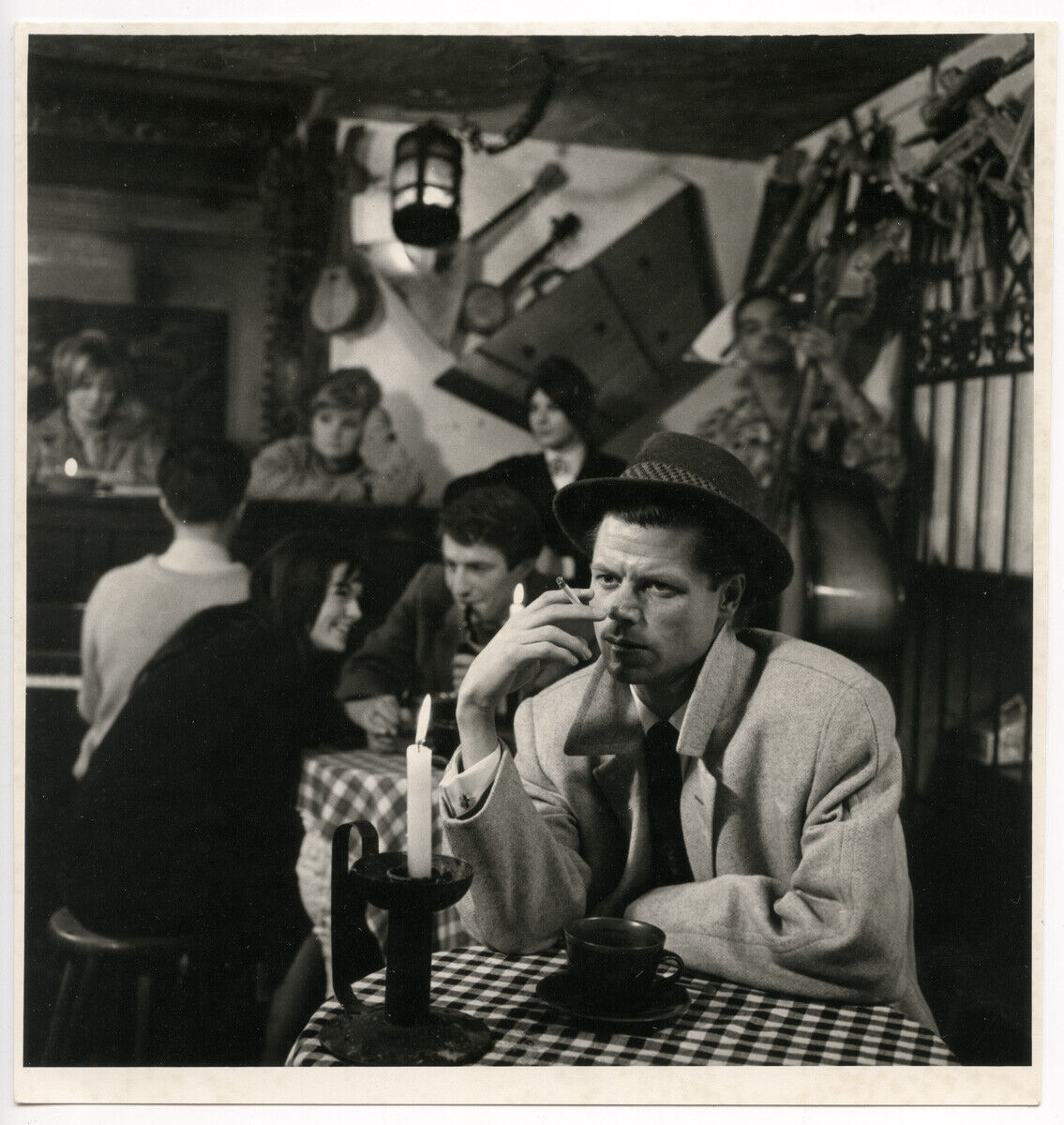 literlandweb1's tweet image. “No puedes volver atrás y cambiar el principio, pero puedes comenzar donde estás y cambiar el final”. 
C.S. Lewis 
📷 Bert Hardy