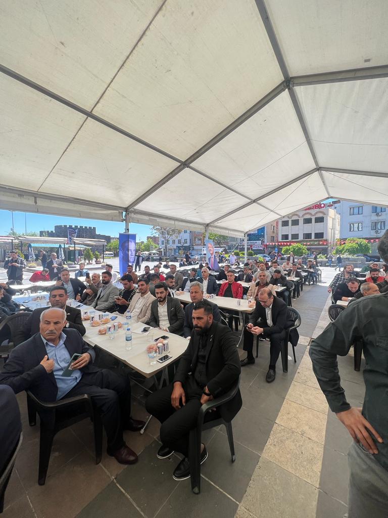 diyarbakirdeva's tweet photo. Halil İbrahim Sofrası Buluşmaları kapsamında Diyarbakır'da konuşan Genel Başkanımız Ali Babacan ; "Her birimiz 14 Mayıs sabahı güzel bir geleceğe uyanacağız. "

#BirleseBirleseKazanacağız 
#DevaiçinChp 
@devapartisi 
@IhsanMerdanoglu 
@emin_ekmen 
@remzikaymakk https://t.co/eM90G2NbPv