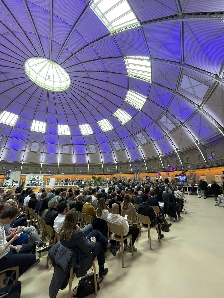Present today at #GPTx at #CupolaXS #Haarlem, more than 500
participants gathering for a practical deepdive in how to work with AI tools. #hva’s Pascal Wiggers will host a session on how #chatgpt works behind the screen and the impact for education