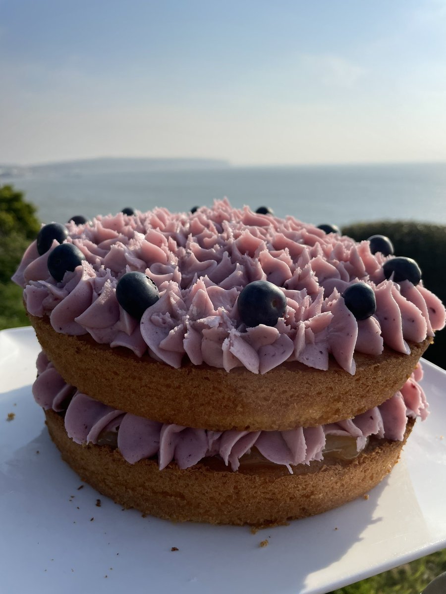 Here today… Gluten free Lemon and Blueberry cake. Enjoy!
#blueberryscafe #cake #cakesofinstagram #iow #yummy #homemade #glutenfree #glutenfreecake #friday #cakewithaview