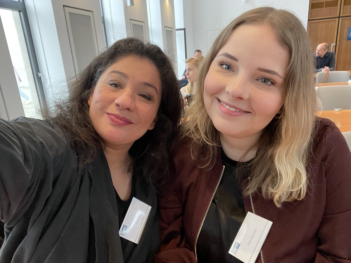 SocialMediaFred's tweet photo. Jetzt wird sich fortgebildet! Unsere Kolleginnen Heidi und Ines sind auf der #Blog4Business in der @IHKzuDortmund.
@bloggerabc #Blogger #Blog https://t.co/8ZF3eK3xeR