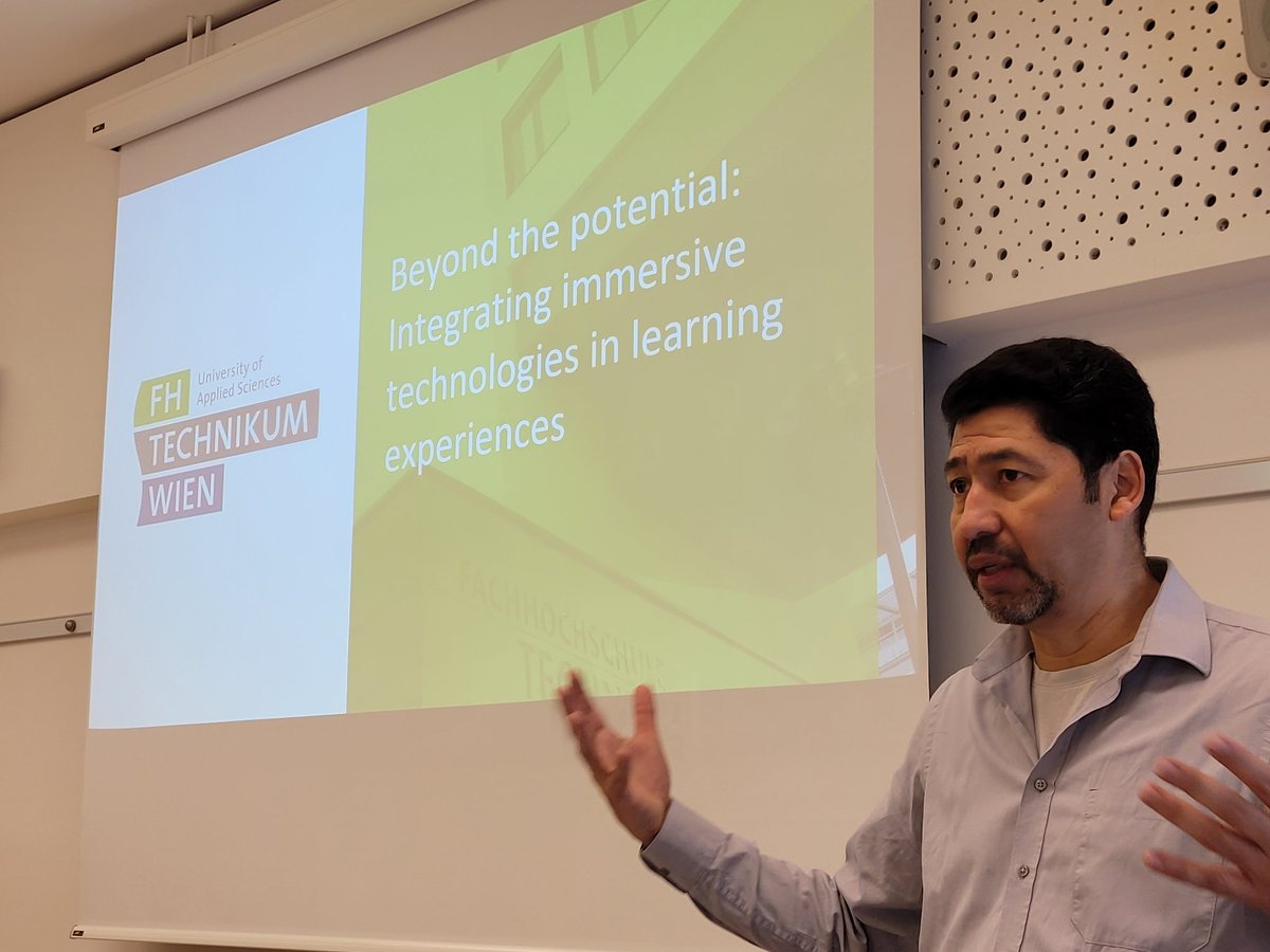 Day 2 of #seamlesslearning conference <a href="/wu_vienna/">WU Vienna</a>. José Garcia Estrada of UAS Technikum Vienna talks about technologies for  #immersivelearning