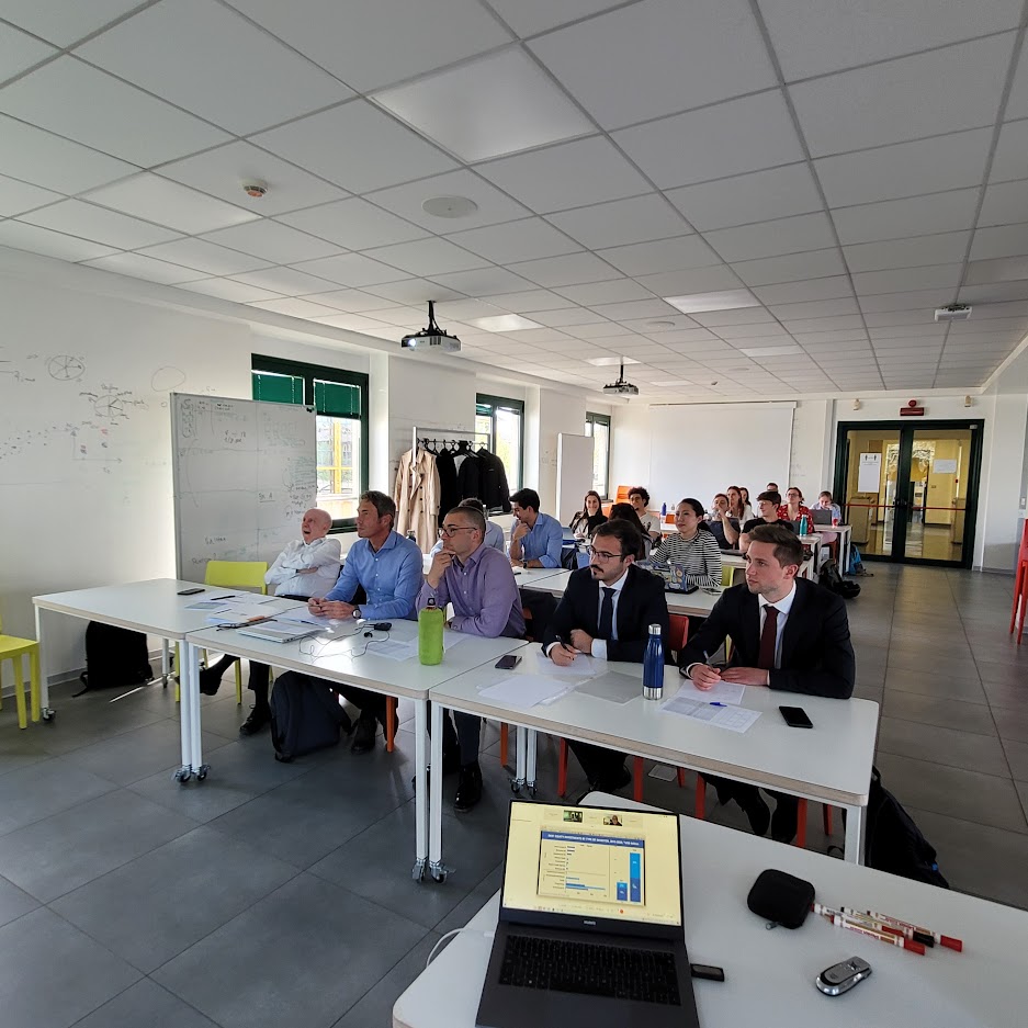 LocaGiorgio's tweet image. Exciting update on our #ComplexProjects Lab students! They're working hard on #Saipem Management's projects, like floating solar, aerospace platforms, diversity, financing, and more. With academic and industrial tutors, they're gaining skills and feedback. #projectmanagement