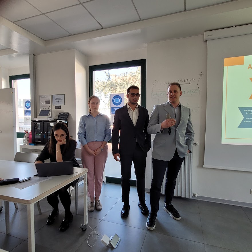 LocaGiorgio's tweet image. Exciting update on our #ComplexProjects Lab students! They're working hard on #Saipem Management's projects, like floating solar, aerospace platforms, diversity, financing, and more. With academic and industrial tutors, they're gaining skills and feedback. #projectmanagement