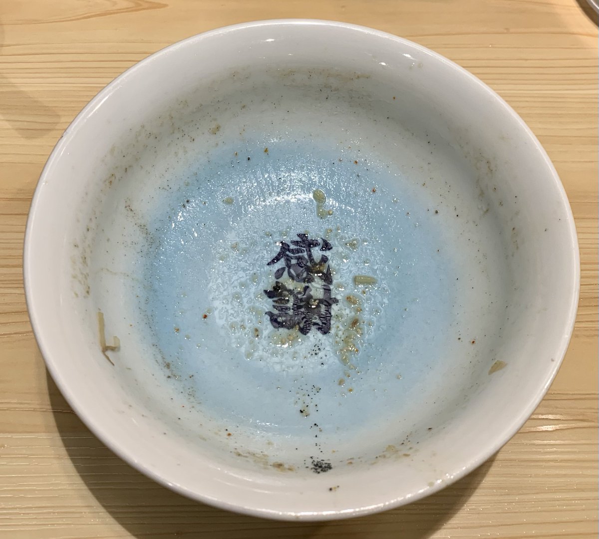 江戸川橋の三ん寅さん
味噌らーめん+もやし

こんな初夏を思わせる日でも味噌🍜です😃そして味噌と言えば江戸川橋‼️シャキもやしとクタもやし両方のってるのが何気に嬉しい💕(もやし増しのときだけ⁈
今日も感謝です🙏