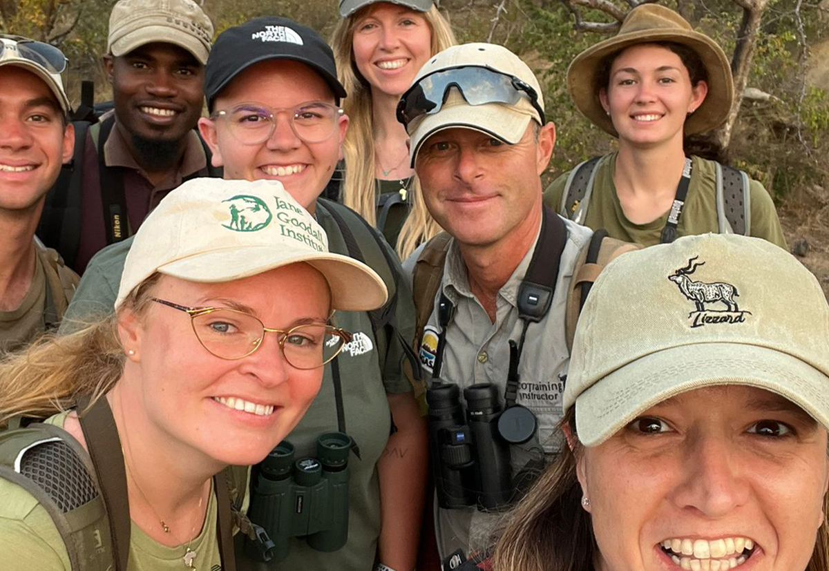 EcoTraining's tweet image. EcoTraining students are having a great time in the African bush!! 
 
They live, breathe and experience all things nature &amp;amp; wildlife for 35 days! Everyone completed their online Field Guide course and then moved on to the practical component.

#fgasa #ecotraining #35dayspractical