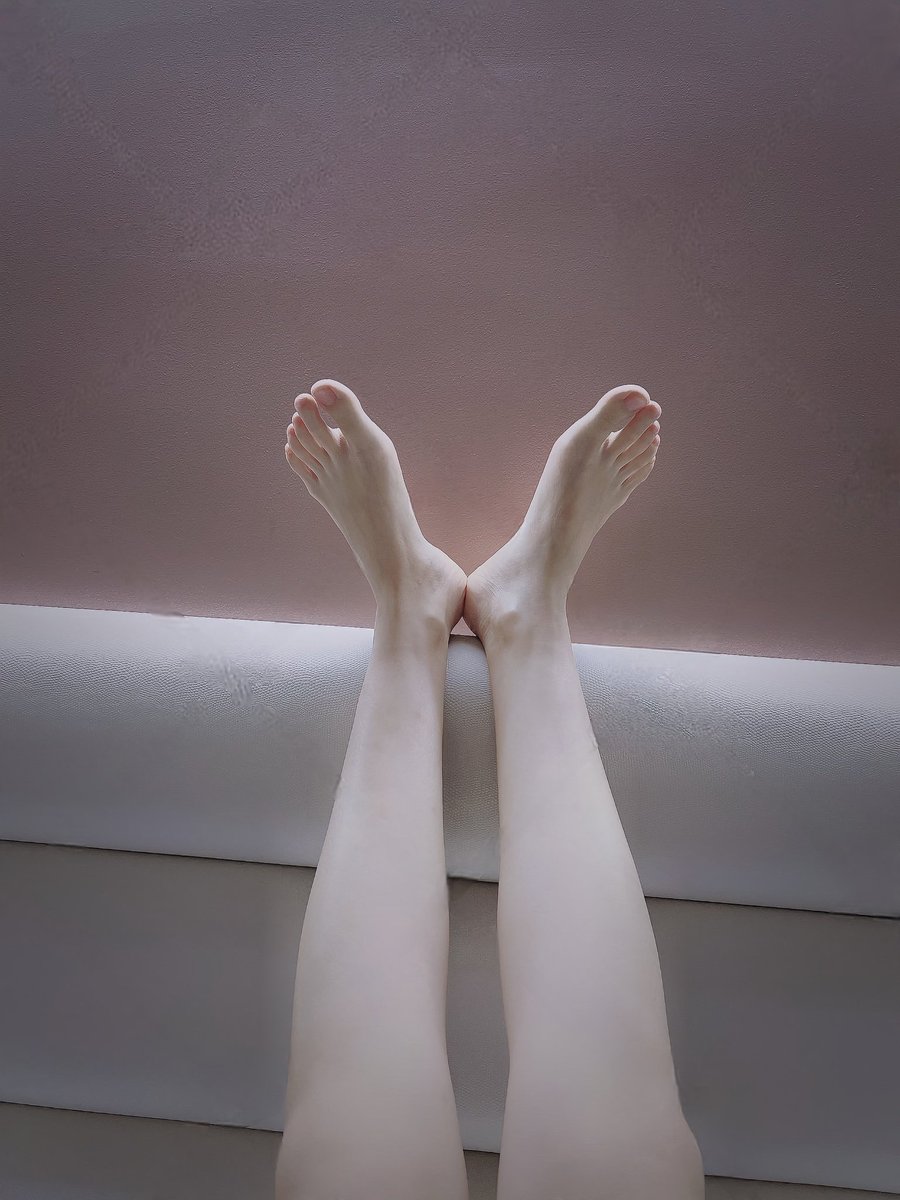 huaishidaybb's tweet photo. 是36℃的天气烧🔥，还是36.5℃的我烧👄 https://t.co/7j3PzJOU7S