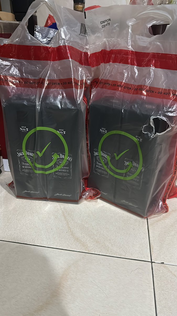 gunkpasca's tweet photo. Ready whisky original dutyfree , tidak ori uang kembali 2x lipat lokasi denpasar wa : 087861218064 
#whisky #whiskey #minumankeras  #bali #viral #minumanoriginal #miras #mirasmurah #jackdaniels #johnniewalker #chivasregal #scothwhisky #americanwhiskey #cognac #minumanori https://t.co/RN6yPYWAQh