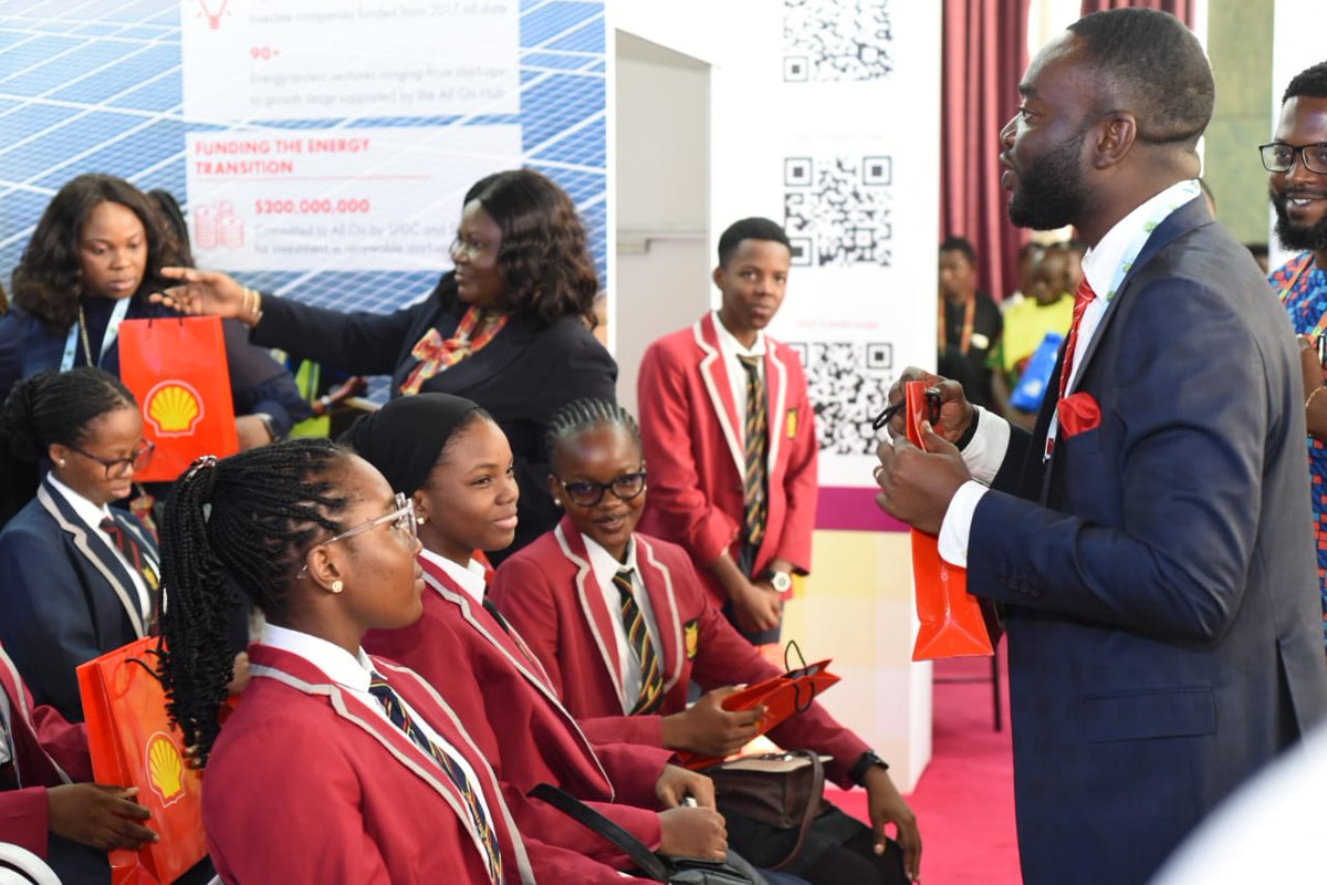 Shell_Nigeria's tweet photo. #NIES2023 visitors at the #ShellBooth 
📸PHOTOS: 

Huge thanks to the #schools and #students who stopped by! The students learnt about the different Shell companies in Nigeria, their #scholarship schemes and #education programmes. #Makethefutre #PoweringProgress https://t.co/9CqYKHBRz2