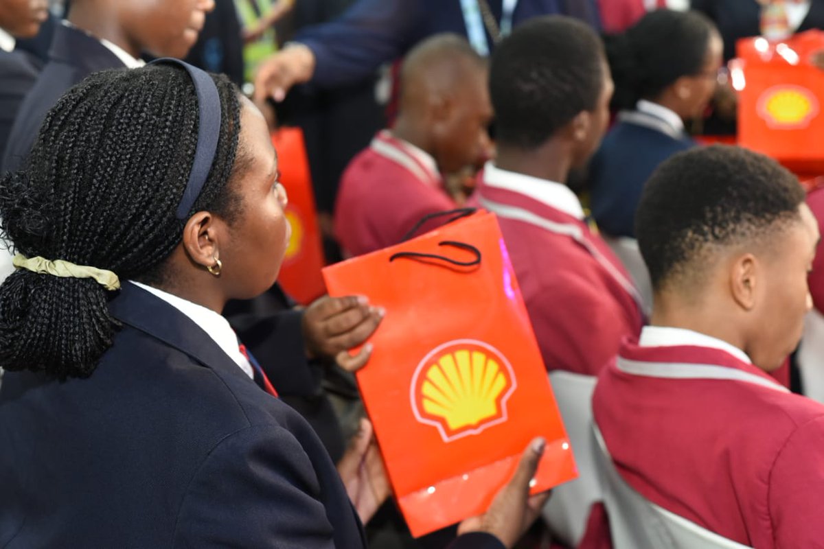 Shell_Nigeria's tweet photo. #NIES2023 visitors at the #ShellBooth 
📸PHOTOS: 

Huge thanks to the #schools and #students who stopped by! The students learnt about the different Shell companies in Nigeria, their #scholarship schemes and #education programmes. #Makethefutre #PoweringProgress https://t.co/9CqYKHBRz2