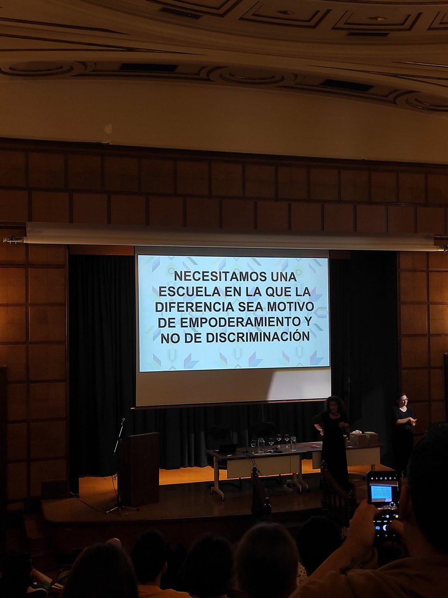 DejarseO's tweet photo. "La lacra del acoso persigue a lo diferente" Mercedes Sánchez Sainz. I Congreso Nacional de educación en diversidad sexual, corporal y de género. #UGR https://t.co/L68i2AJ7lN