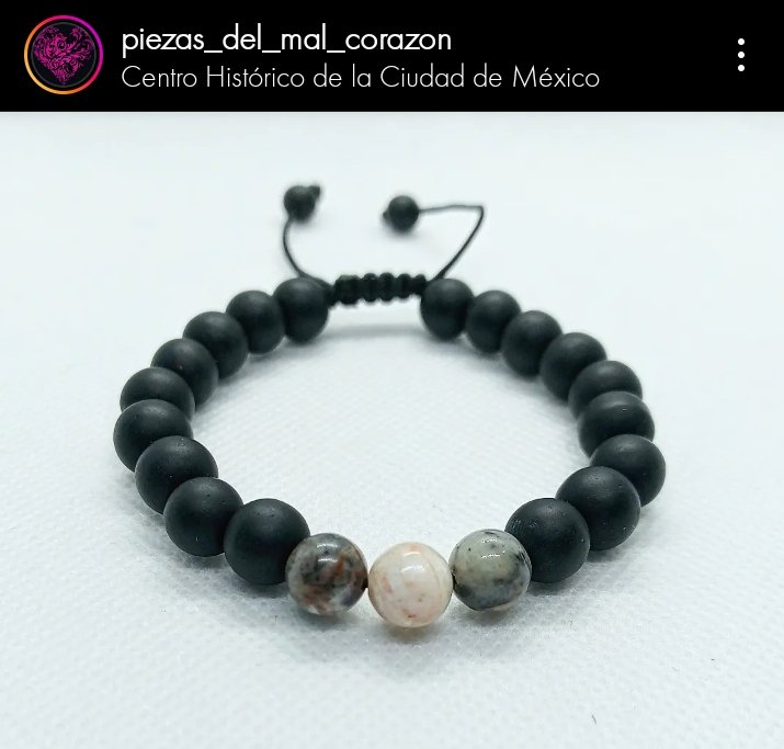 BadHeartMex's tweet photo. #obsidiana y #sodalita #handmadejewelry📿 #handmadewithlove♥️ #HandMadeBracelets #handcrafted #customemade #artesanomexicano #pulserasparaparejas #hechoamanoconamor♥️ #piedrasnaturales🍀 #naturalbeads #piedrasenergeticas #PiezasDelMalCorazón💜🕉️📿 #madeinMéxico🇲🇽 #hechoenméxico🇲🇽 https://t.co/0GfqSbBq4b