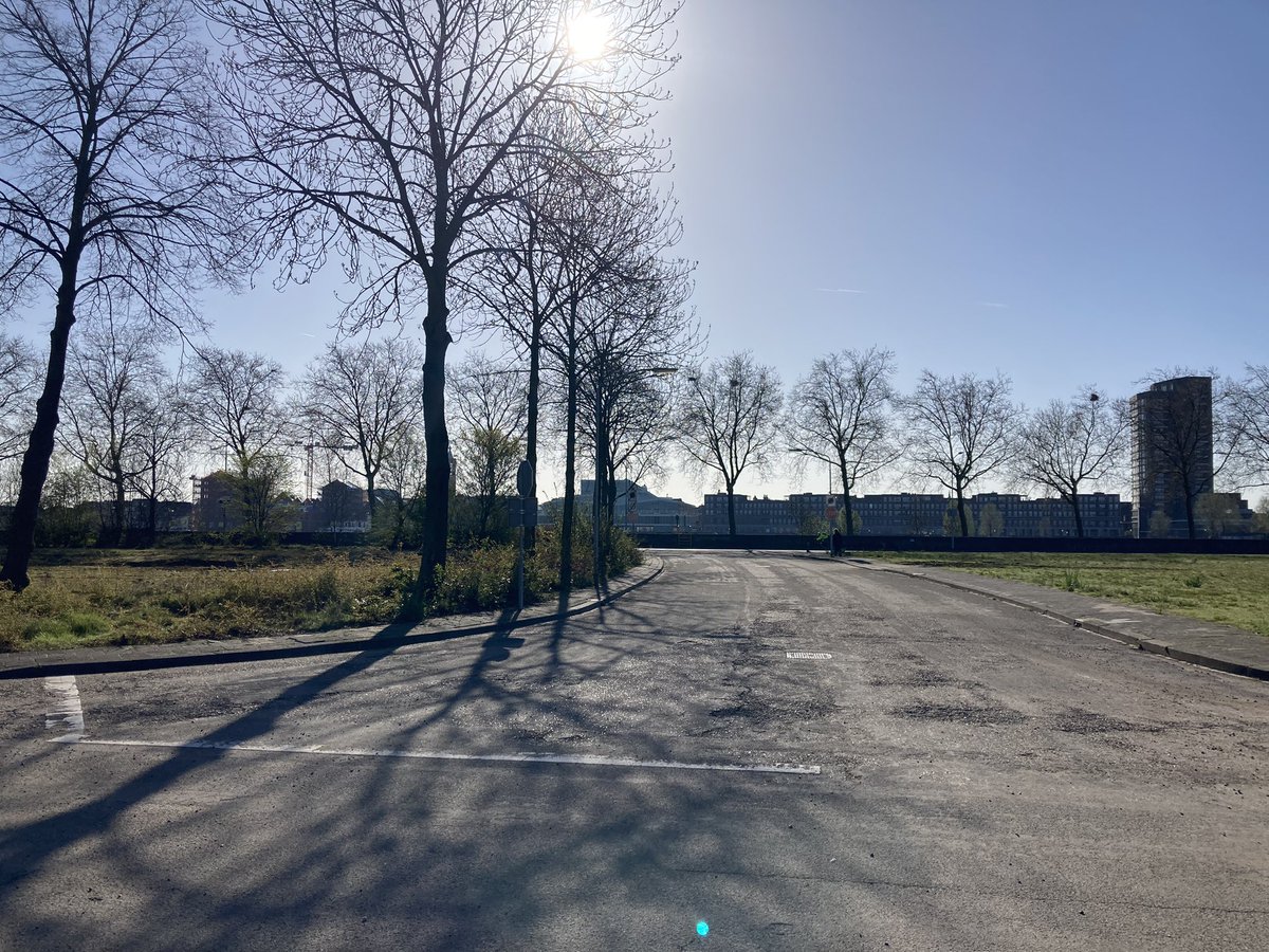 KazerneKwartier's tweet photo. Vanuit de hoofdingang van het voormalige kazerneterrein is dit het uitzicht op de stad Venlo. Is toch een mooi plaatje op deze vrijdagochtend…
#kazerneterrein #kazernekwartier #stadswijk #toekomst #ligging #venlo #blerick https://t.co/oYlN3s0IuF
