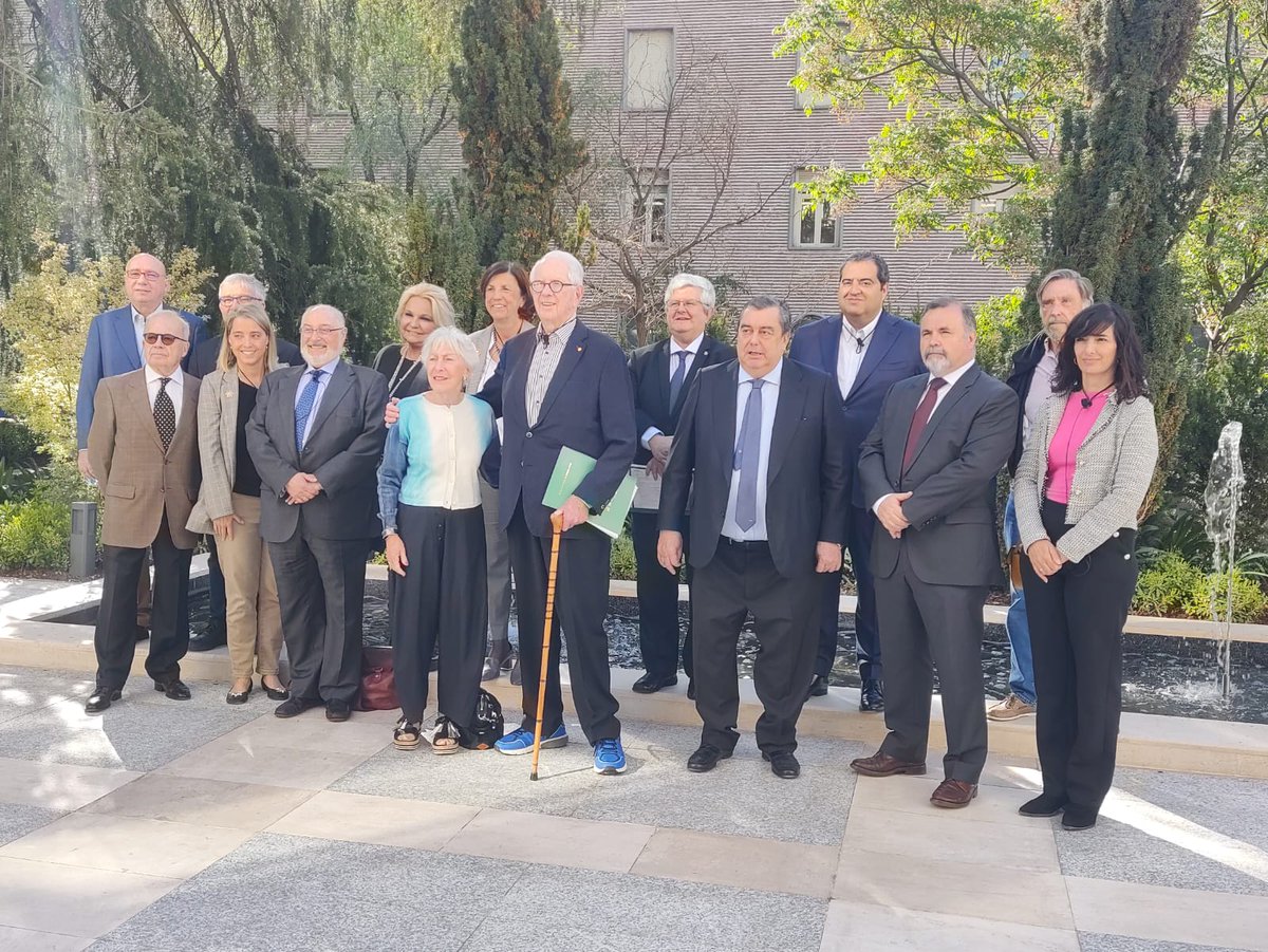 FundacionAreces's tweet photo. ‼️ Empieza ya la 1ª Jornada sobre #Creatividad e #Innovación, en la que analizaremos el presente y el #futuro de las #TecnologiasCuanticas

📡📡 Si no has podido venir, síguela ahora a través de nuestro canal:

·VO: https://t.co/1EbHzaRX11
·Inter: https://t.co/sEpW7r6CCa https://t.co/kTuEOc9bCG