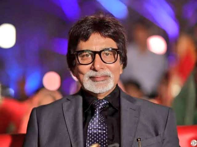 RoflGandhi_'s tweet photo. @SrBachchan कौन हो भैया आप जो हमारे महानायक को कॉपी कर रहे हो? असली बच्चन साहब ये हैं, अकाउंट डिलीट करो जल्दी अपना। https://t.co/aWxxNERFuo
