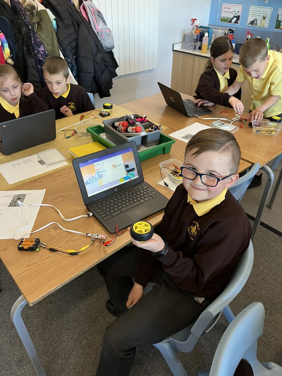 EastfieldPSHull's tweet photo. 4EO had a brilliant time in computing, using the crumble kits to create an algorithm to instruct a motor! #eps4EO
#epscomputing π»π https://t.co/ajswvYqaMJ