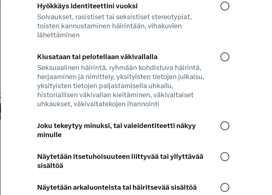 Twitterissä ei voi ilmiantaa petosyritystä tai rikollista toimintaa. Pitää valita yksi näistä vaihtoehdoista. Onpa mielenkiintoinen linjaus.